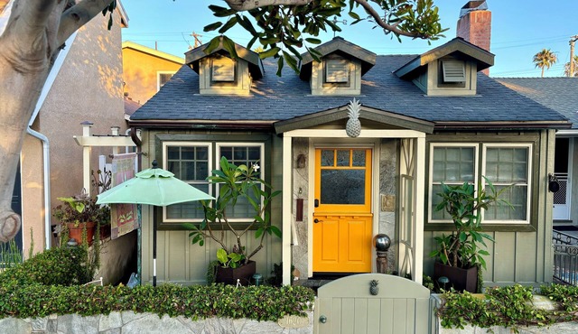 🌊 🌊 2026 @ the Pineapple Bungalow. 🌊🏖️Steps to Ocean. RELAX & ENJOY😎 the beach. 🌊