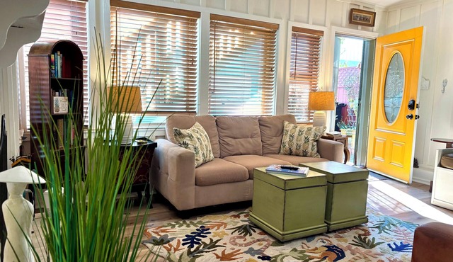 🌊 2026 @ the Pineapple Cottage. Steps to Ocean. 🌊 RELAX & ENJOY 😎the beach.⛱️🌊