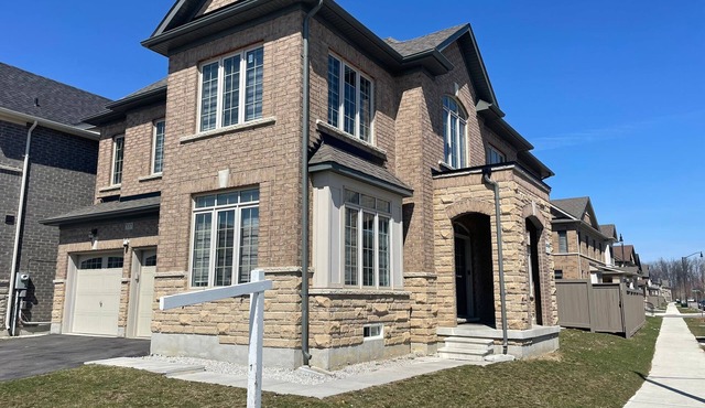 2026 VRBO Upscale 6 BEDROOM plus 4 BATH Stay | Space, Comfort & Privacy