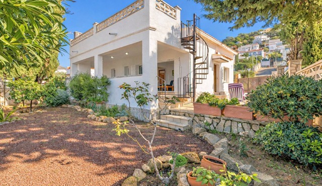 2029-GRECS Roses House with wifi, Smart TV, garden and parking