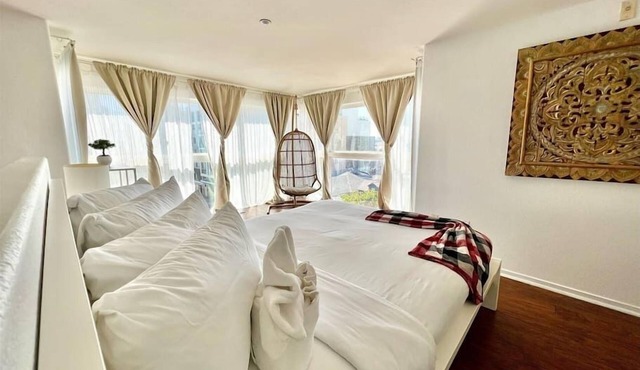 203 Incredible Loft with Stunning View of Little Italy