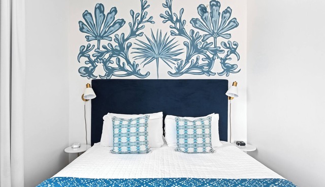 203 Rosemary Beach Inn - Includes Beach Chairs & Complimentary Breakfast + Access to 4 Pools