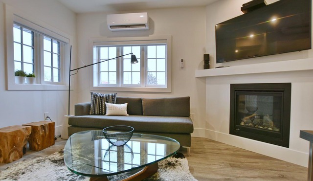 205, 1 Bedroom - Downtown Collingwood, Luxury Boutique Hotel.