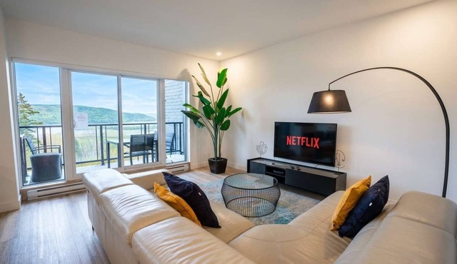 205 - Modern Suite - Pool and River View