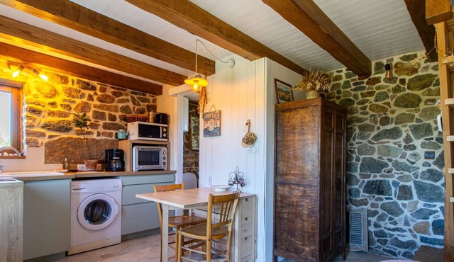 206 - Charming Breton house ideal for two.