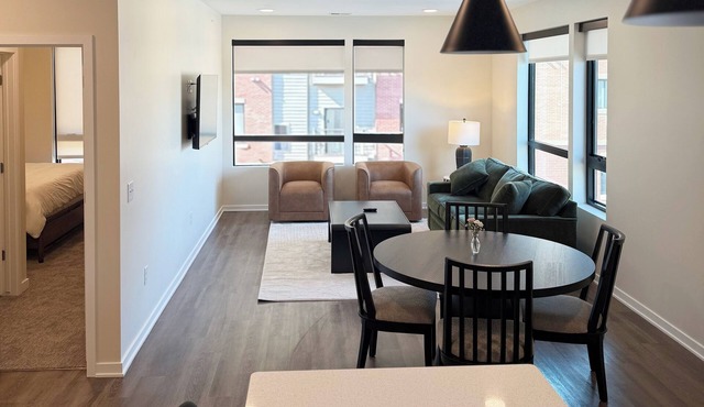 #206 Spacious Boutique Apt, Near Blackstone, UNMC, Midtown