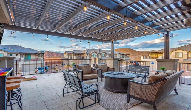 2065 Zion Village XBOX, TWO LIVING ROOMS, LAZY RIVER, SLEEPS 19, X-Box