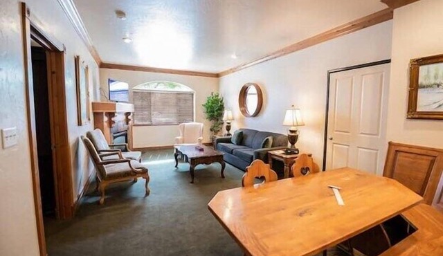 2073 Family-Friendly Zermatt King Villa + Kitchen Near Park City & Deer Valley Ski Resorts