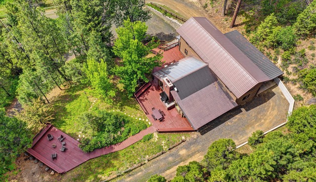 208 Escape - Quiet, private, cabin on 5-acres - Trails - WiFi - Fireplace - Family Getaway