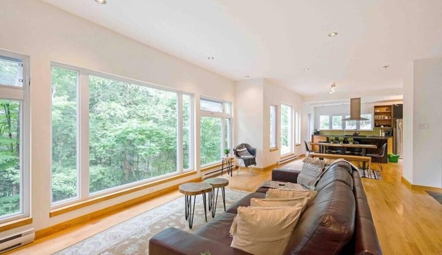 209 ChemDuRubisVal-des-Monts, QC J8N 1L5 · The Big Red Retreat: Lakefront, Val Des Monts