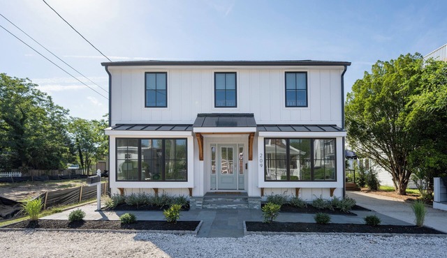 209A Midland - Close to the beach!