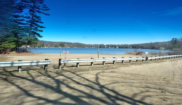 20Lakes Cozy cottage Lake community with Private Beaches State land & Orv