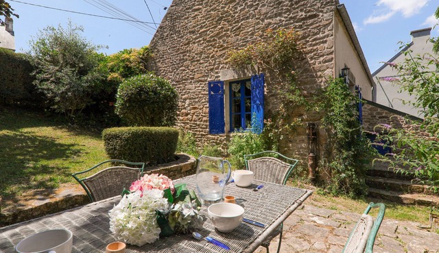 20m from Le Bono harbor, charming house for 6