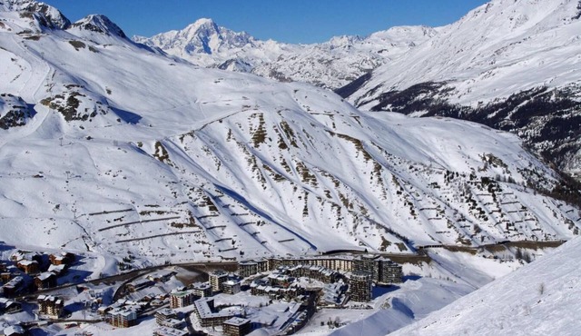 20m from resort center, 6th floor, balcony, tv, ski locker, 24m², Tignes