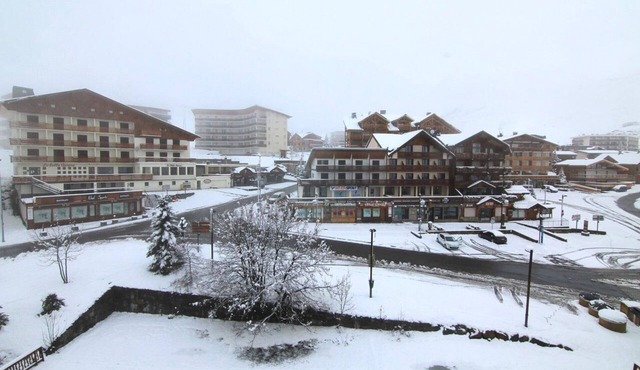 20m from ski slopes, 6th floor, tv, ski locker, 27m², Alpe d'Huez