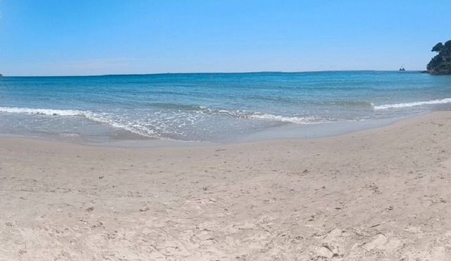 20m from the beach, Charming villa with private garden and swimming pool