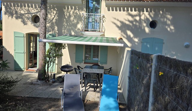 20min from the beach, next to the forest, 3-bedroom bungalow, residence with swimming pools