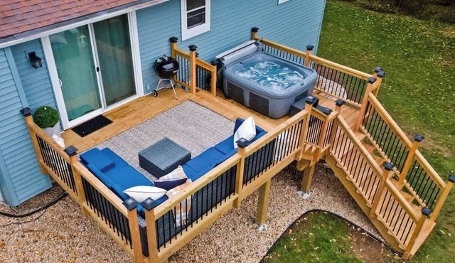 20min to Capitol - Garage - Yard - KING Bed - Pets