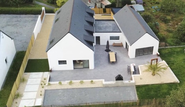 20mn from the Gulf of Morbihan house with indoor heated pool