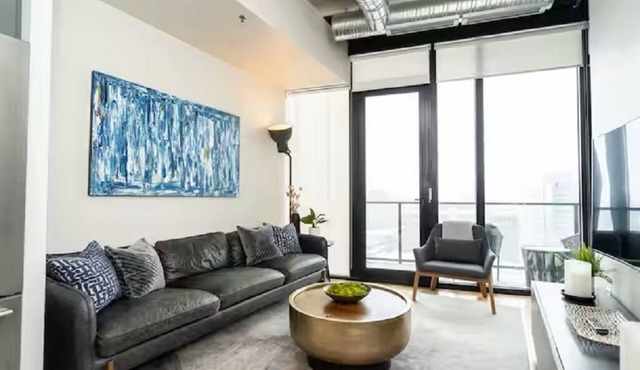 20th Floor Downtown Condo | 2 Bed | 1 Bath |