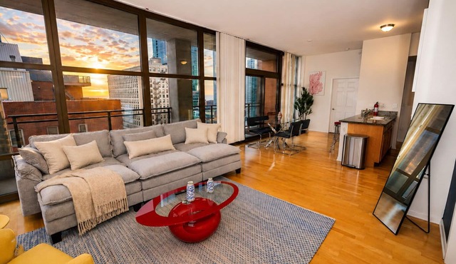 20th Floor Skyline 2BR Grant Park with Parking