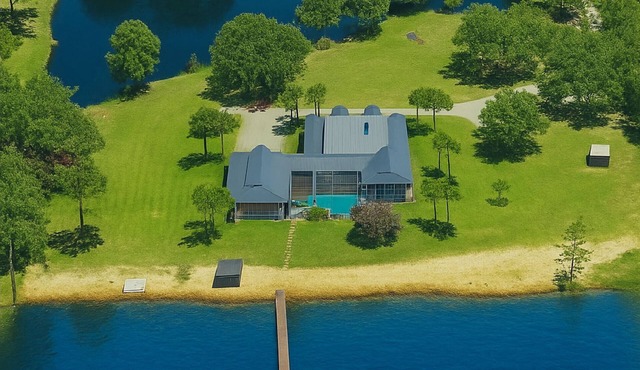 21-Acre Lakefront Paradise: Pool, Beach, Animals & Fire Pit