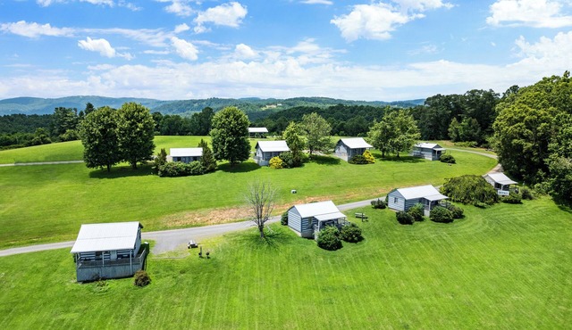 21 Acre Mountain Escape! 11 Private Cabins! Weddings, Reunions, & Events!