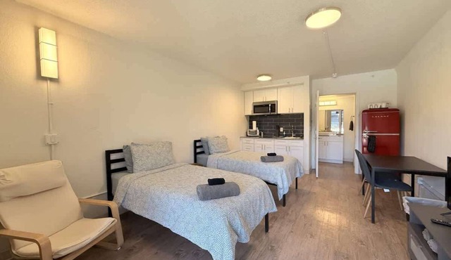 [21] ATX Studio: 2 Twins, Access to Gym & Laundry