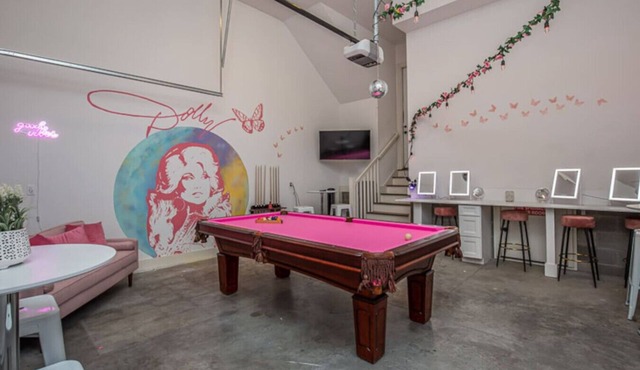 21 Bed Downtown Luxury Bachelorette w Rooftop