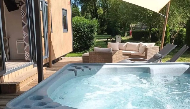 21-Lodge de Luxe + outdoor jacuzzi + made beds + towels + hot drinks kit - 2/8 pers. 4 to 8 people - 4 pers. incl.