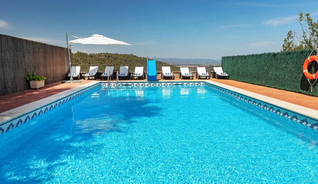 21 sleeps private pool villa & BBQ near Barcelona