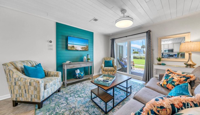 21 | Walk to Pompano Joes in 2 minutes + Pool + Beach Cart!