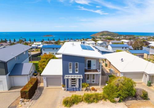 21 White Close Encounter Bay - Linen Included