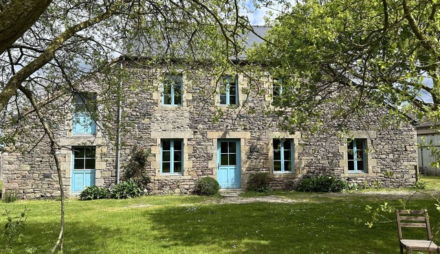 210 - Character house for 10 guests