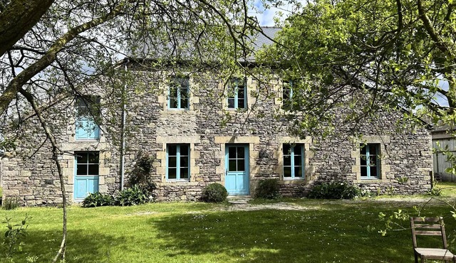 210 - Character house for 10 guests