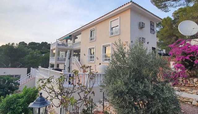 210 M2, enchantment guaranteed, in an area of 9000 M2 5 min sea and golf