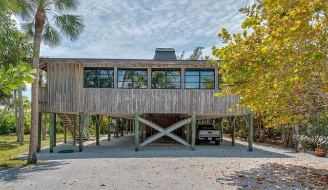 210 Wheeler - Awesome Home - 4 beds/4 baths - 1 block from Gulf!