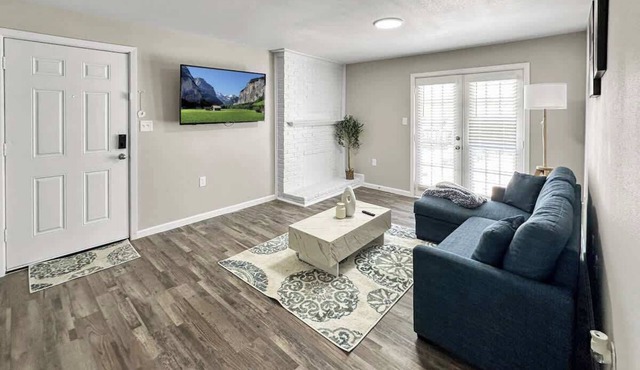2102 · DFW cozy Apt, Free Parking/WI-FI, Pool & Gym