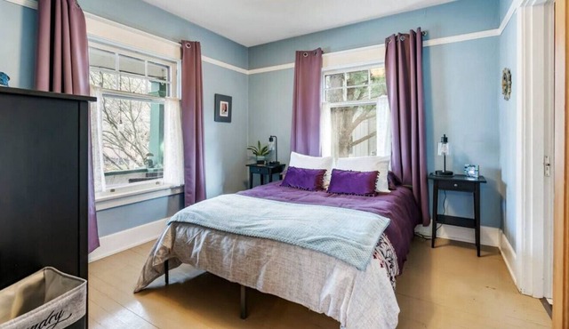 2106 NE Liberty · Colorful Craftsman Gem w/office space & yard in NE