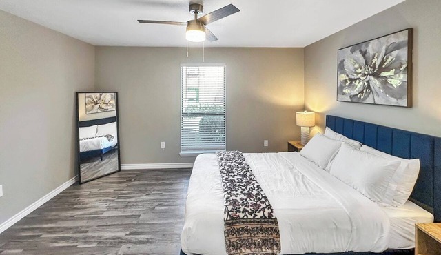 2107 · Cozy Addison Apt, Free Park Wi-Fi, Pool & Gym