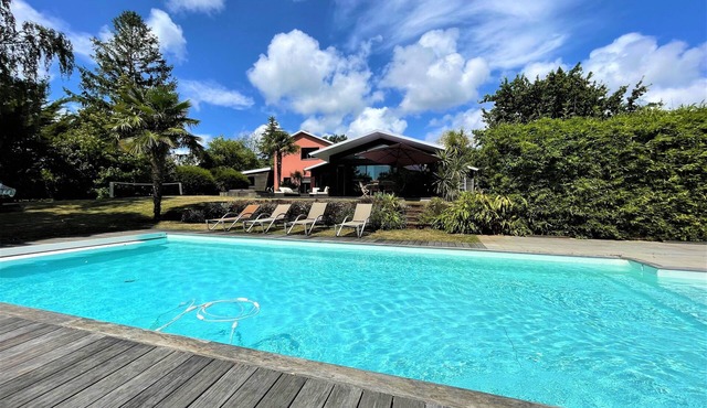 210m2 haven of peace with outdoor swimming pool, close to the beach
