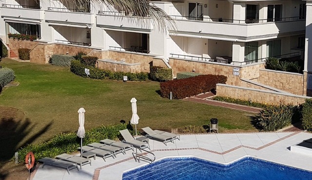 212 Lux-Serv Apart-Estepona, 2-B'room, All Year 28c, 20m Heated Pool. Sea Views