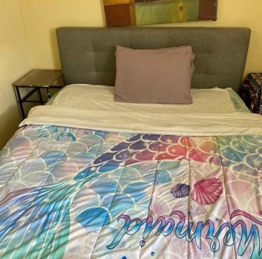 2131 queen room With shared Bathroom