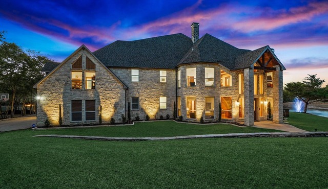22-Acres Mansion - Backyard Oasis & Entertainment