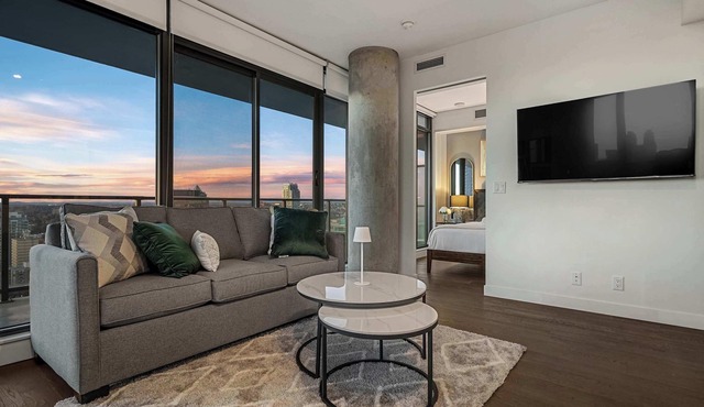 22 FL w Tower Views! FREE Banff Pass Gym Wine Summer Outdoor Pool!