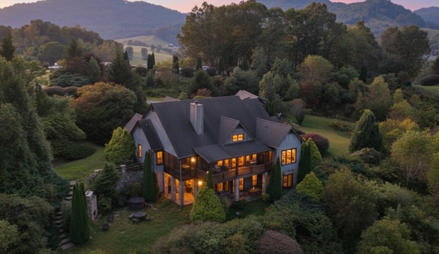 22-Guest Lodge on 17 Acres | River Access, Wine Cellar, & Library