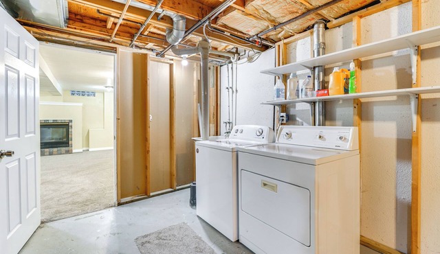 22 Mi to Detroit: Sterling Heights Condo