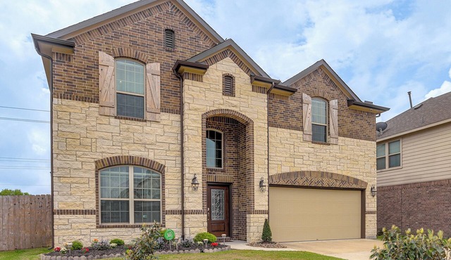 22 Mi to Dtwn Houston: Spacious Baytown Home!