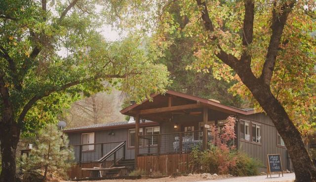 22 Miles to Yosemite - Hot Tub, Hammocks, Fire Pit, Wood Burning Stove