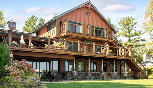 22 Mins to the Horse Show! Amazing 10k sqft Home on Torch Lake